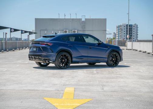 2020 Lamborghini Urus base