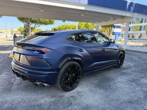 2020 Lamborghini Urus base