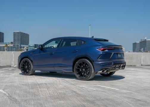 2020 Lamborghini Urus base