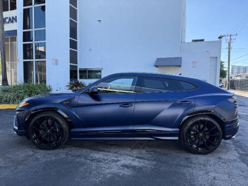 2020 Lamborghini Urus base