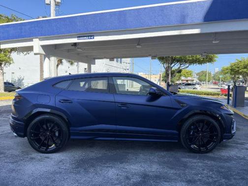 2020 Lamborghini Urus base
