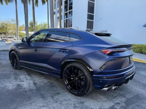 2020 Lamborghini Urus base
