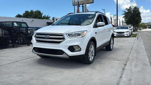 White 2017 Ford Escape SE