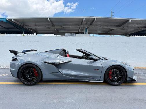 Sea Wolf Gray Tricoat 2024 Chevrolet Corvette Z06