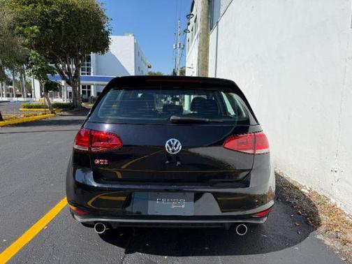 2017 Volkswagen Golf GTI 2.0T SE 4-Door