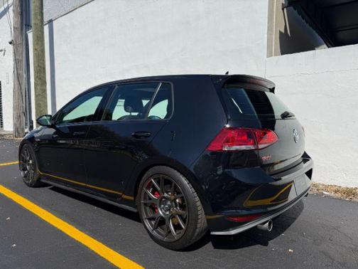 2017 Volkswagen Golf GTI 2.0T SE 4-Door