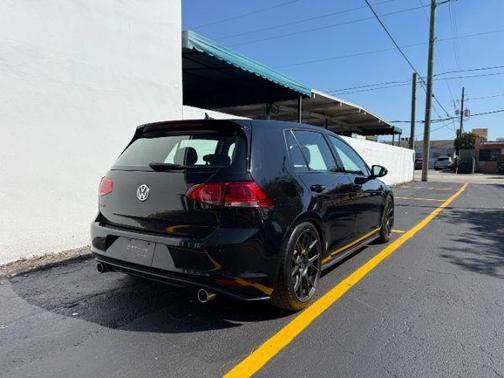 2017 Volkswagen Golf GTI 2.0T SE 4-Door