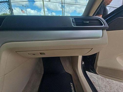 2013 Volkswagen Passat 2.0 TDI SE w/ Sunroof