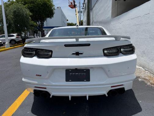 Summit White 2021 Chevrolet Camaro 2SS