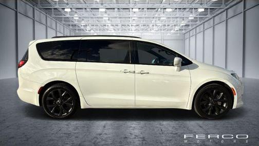 2018 Chrysler Pacifica Touring-L Plus