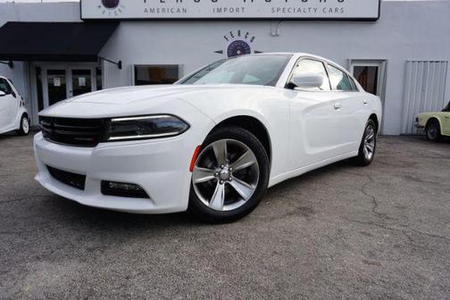 White 2016 Dodge Charger SXT