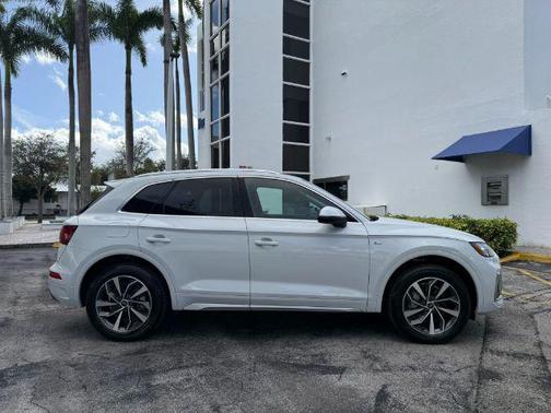 2022 Audi Q5 45 S line Premium Plus