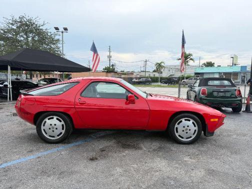 1985 Porsche 928 Base