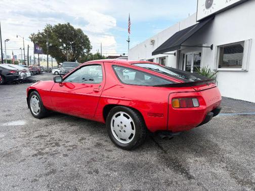 1985 Porsche 928 Base
