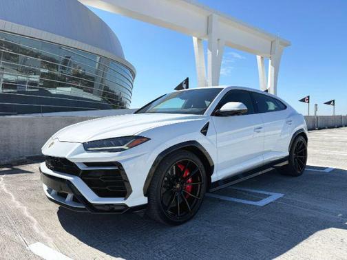 2020 Lamborghini Urus SPORT
