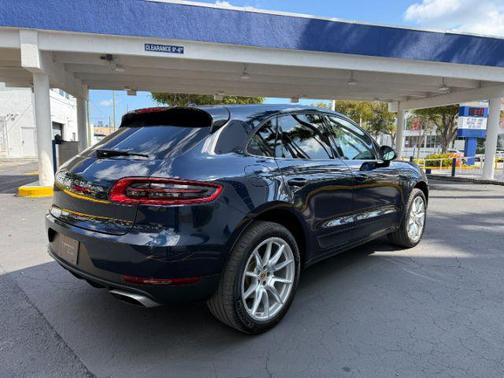 2017 Porsche Macan Sport