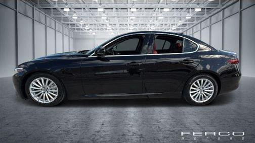 2021 Alfa Romeo Giulia Base
