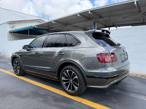 Storm Grey Metallic 2018 Bentley Bentayga Black Edition