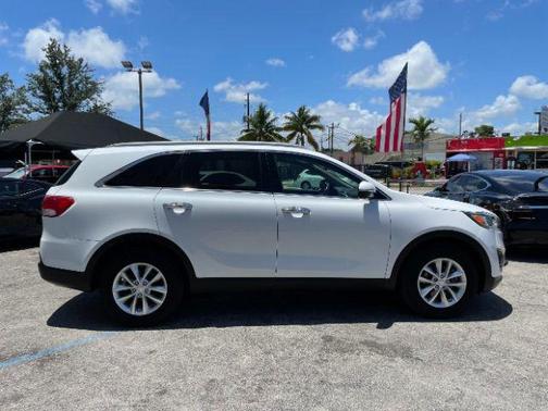 2017 Kia Sorento LX