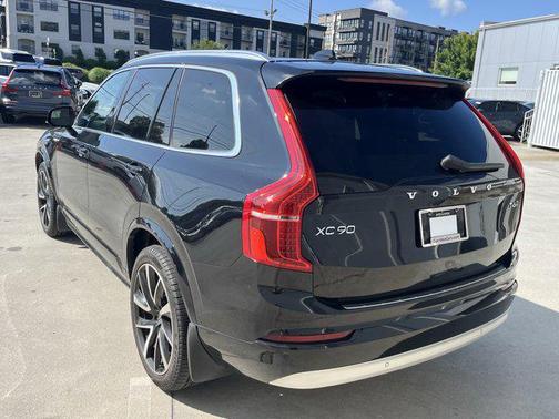 2022 Volvo XC90 T6 Momentum