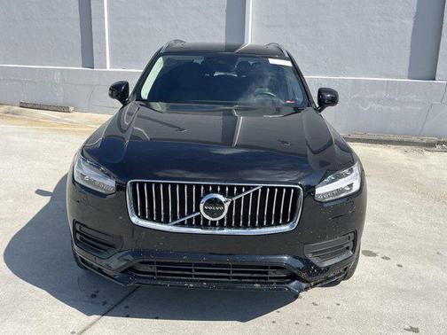 2022 Volvo XC90 T6 Momentum