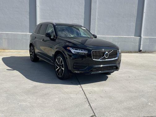2022 Volvo XC90 T6 Momentum