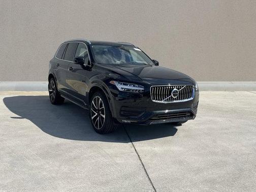 2022 Volvo XC90 T6 Momentum