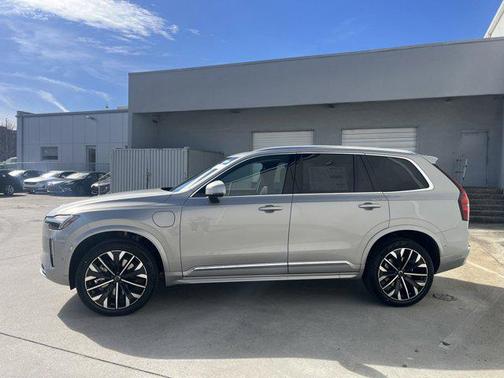 2025 Volvo XC90 Plug-In Hybrid T8 Plus 7-Seater