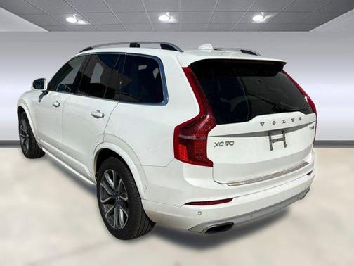 2018 Volvo XC90 T6 Momentum