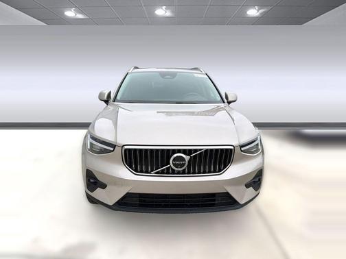 Bright Dusk Metallic 2024 Volvo XC40 B5 Plus Bright Theme
