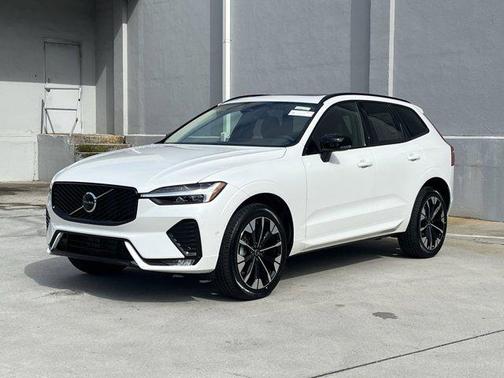 2026 Volvo XC60 B5 Plus