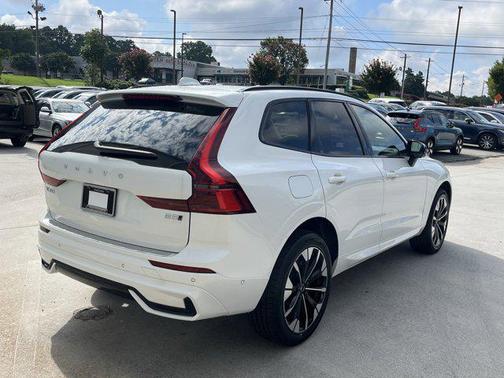 2026 Volvo XC60 B5 Plus