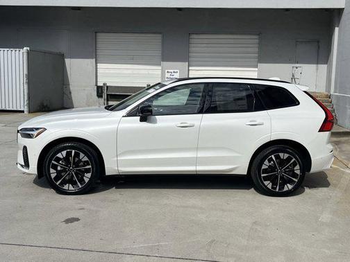 2026 Volvo XC60 B5 Plus
