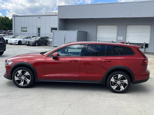 2024 Volvo V60 Cross Country B5 Plus