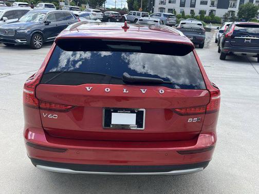 2024 Volvo V60 Cross Country B5 Plus