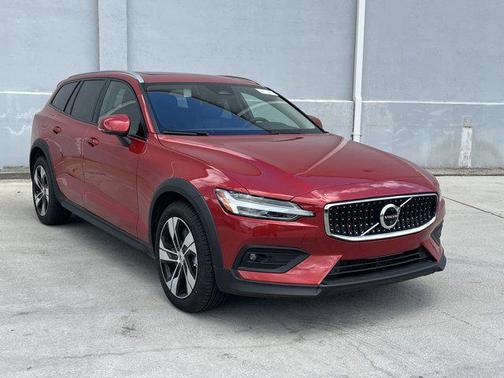 2024 Volvo V60 Cross Country B5 Plus