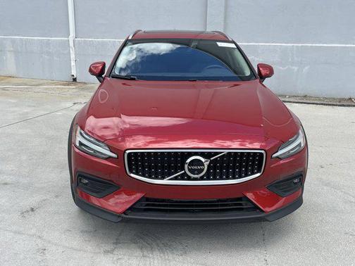 2024 Volvo V60 Cross Country B5 Plus
