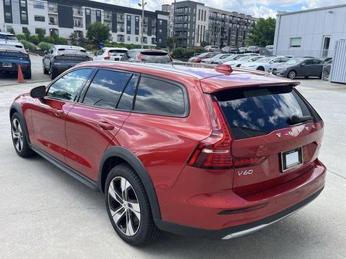 2024 Volvo V60 Cross Country B5 Plus