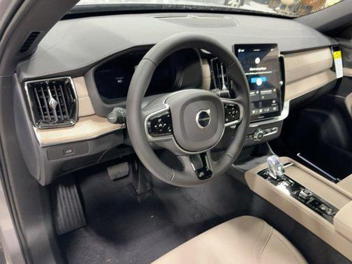 2026 Volvo XC90 Plus, B6 AWD Gas (mild hybrid), Gasoline, Bright, 7 Seats