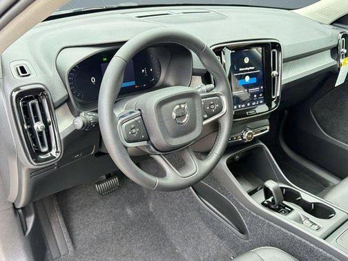 Aurora Silver 2026 Volvo XC40 Core, B4 FWD Gas (mild hybrid), Dark
