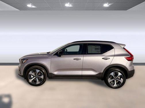 2026 Volvo XC40 B5 Core