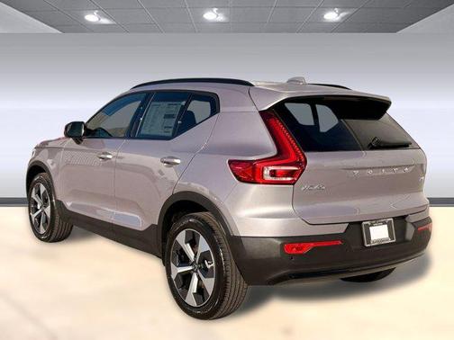 2026 Volvo XC40 B5 Core