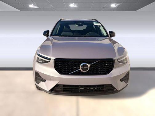 2026 Volvo XC40 B5 Core