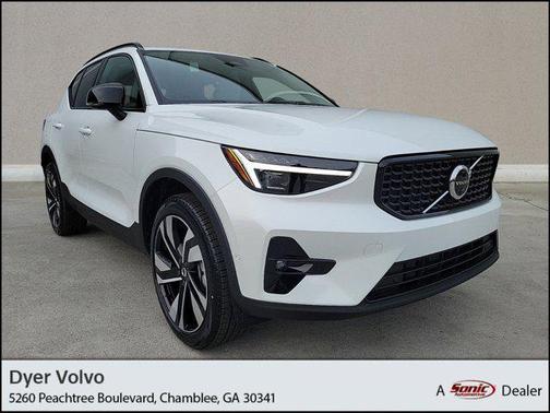 2025 Volvo XC40 B5 Ultra Dark Theme