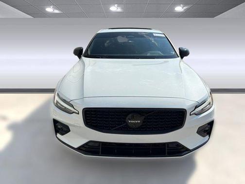 2024 Volvo S60 B5 Plus Black Edition