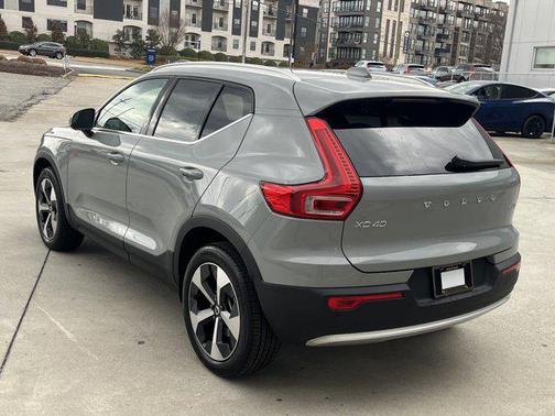 2025 Volvo XC40 B5 Core Bright Theme