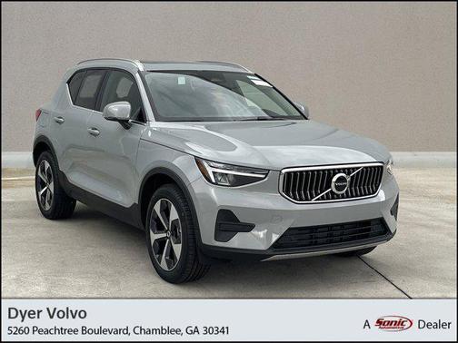 2025 Volvo XC40 B5 Core Bright Theme