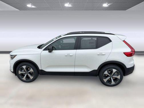 2026 Volvo XC40 Plus, B5 AWD Gas (mild hybrid), Dark