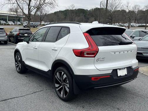 2025 Volvo XC40 B5 Ultra Dark Theme