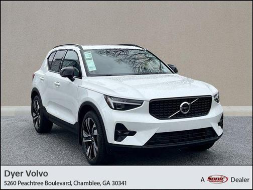 2025 Volvo XC40 B5 Ultra Dark Theme